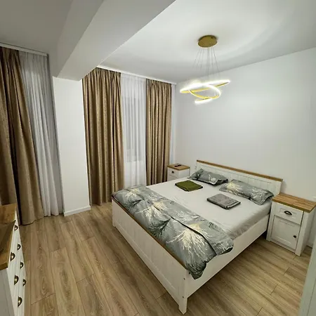 Modern 72M2 Apartment Near Coresi Mall - Self Check-In - Free Parking-2